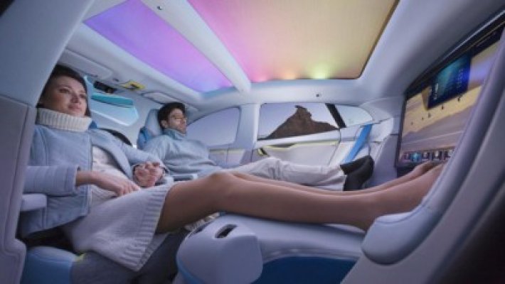 Maşină autonomă cu interior business class